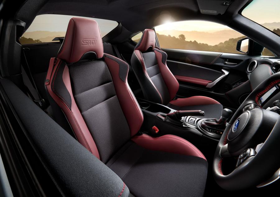 Интерьер Subaru BRZ STI Sport 2017 года  (JP) (фото 22 из 26)
